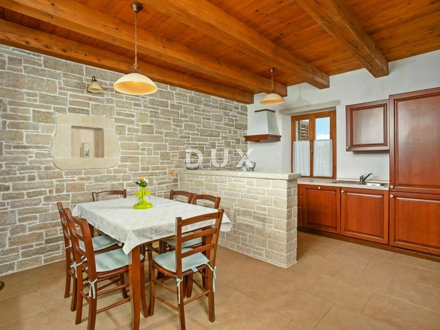 istra, tinjan - kamena autohtona vila - slika 56