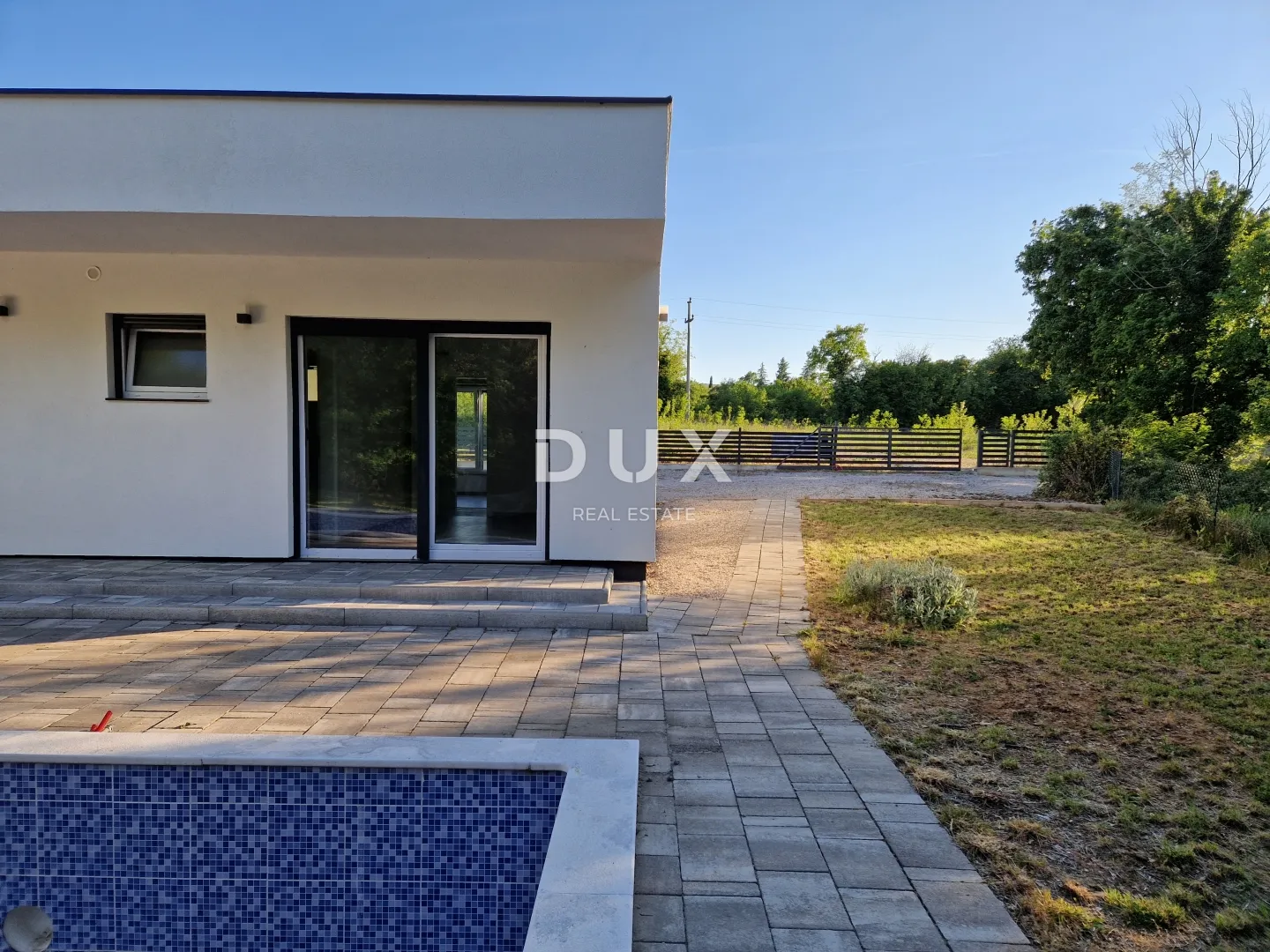 istra, kršan – moderna prizemnica s bazenom na prostranoj okućnici - slika 31