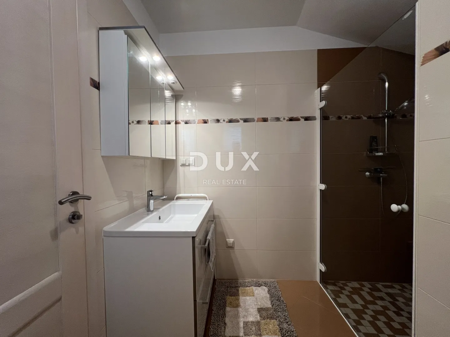 istra, poreč, samostojeća kuća, 180 m2, dva stana, bazen - slika 21