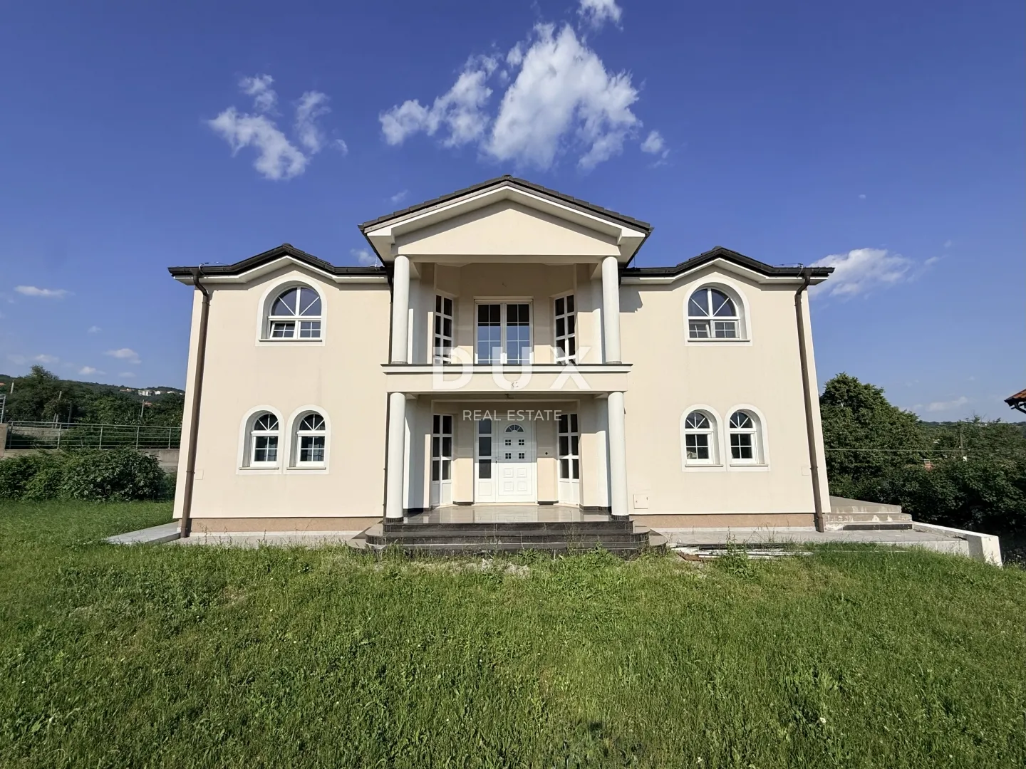 kastav, brnčići – luksuzna villa američkog stila na privatnoj parceli od 2000m2 - slika 3