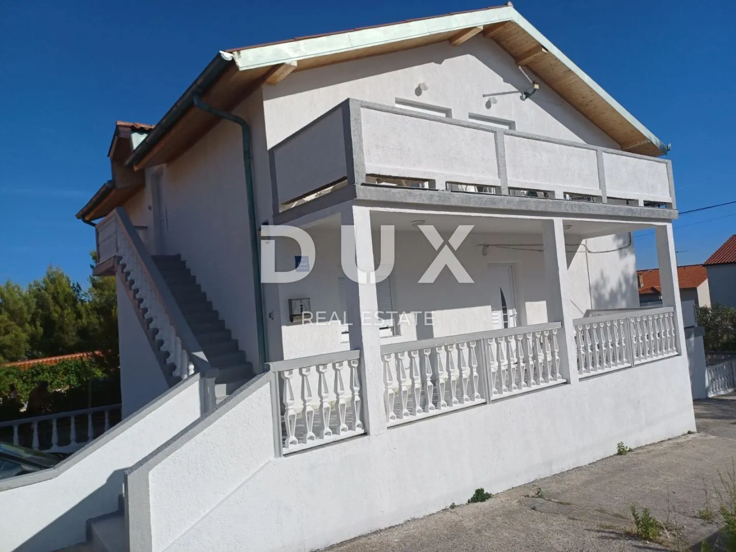 otok rab, barbat - samostojeća apartmanska kuća na odličnoj lokaciji - slika 3