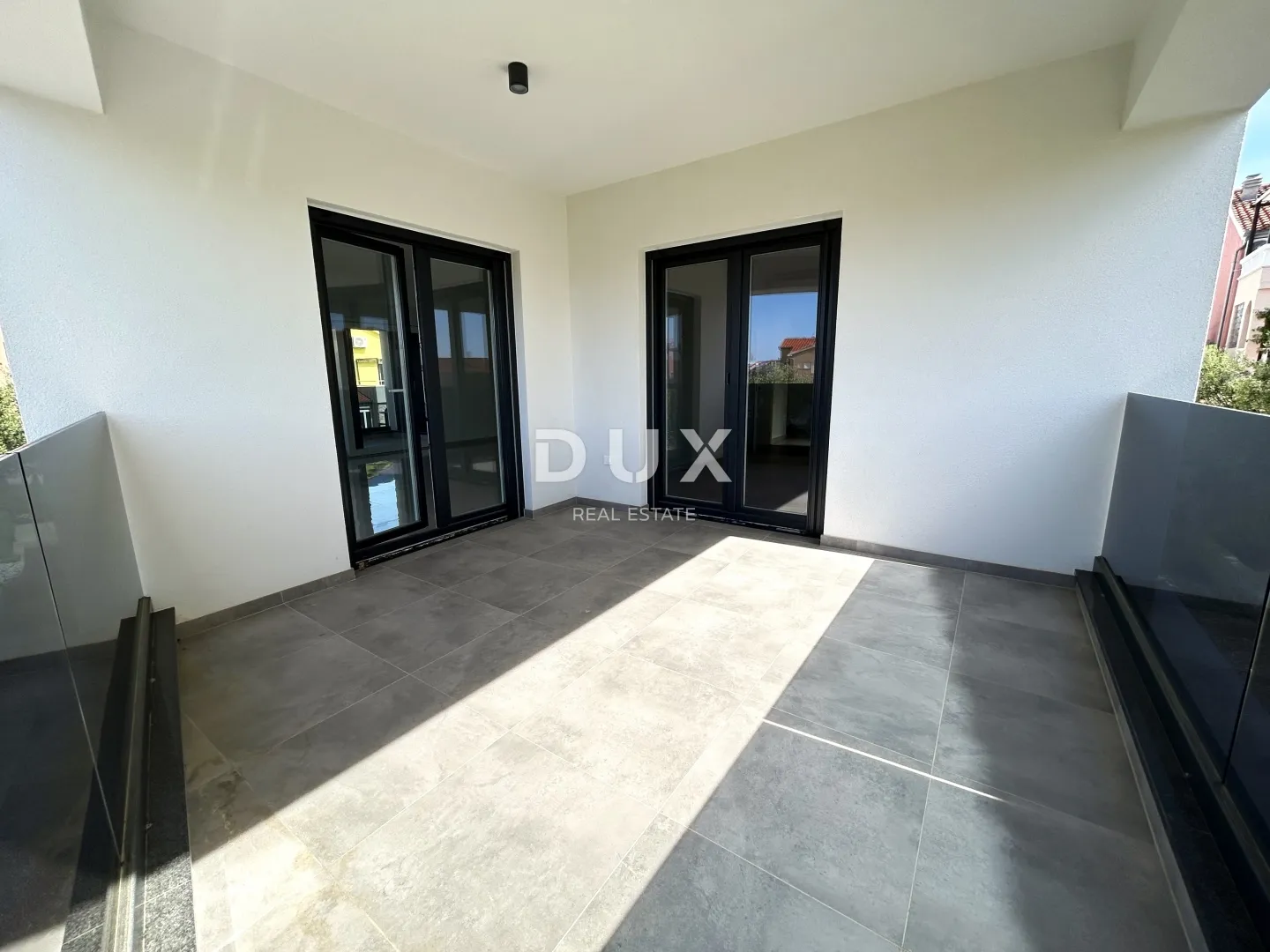 šibenik, vodice – dvosoban stan s 2 velike terase (25 m²), novogradnja - slika 8