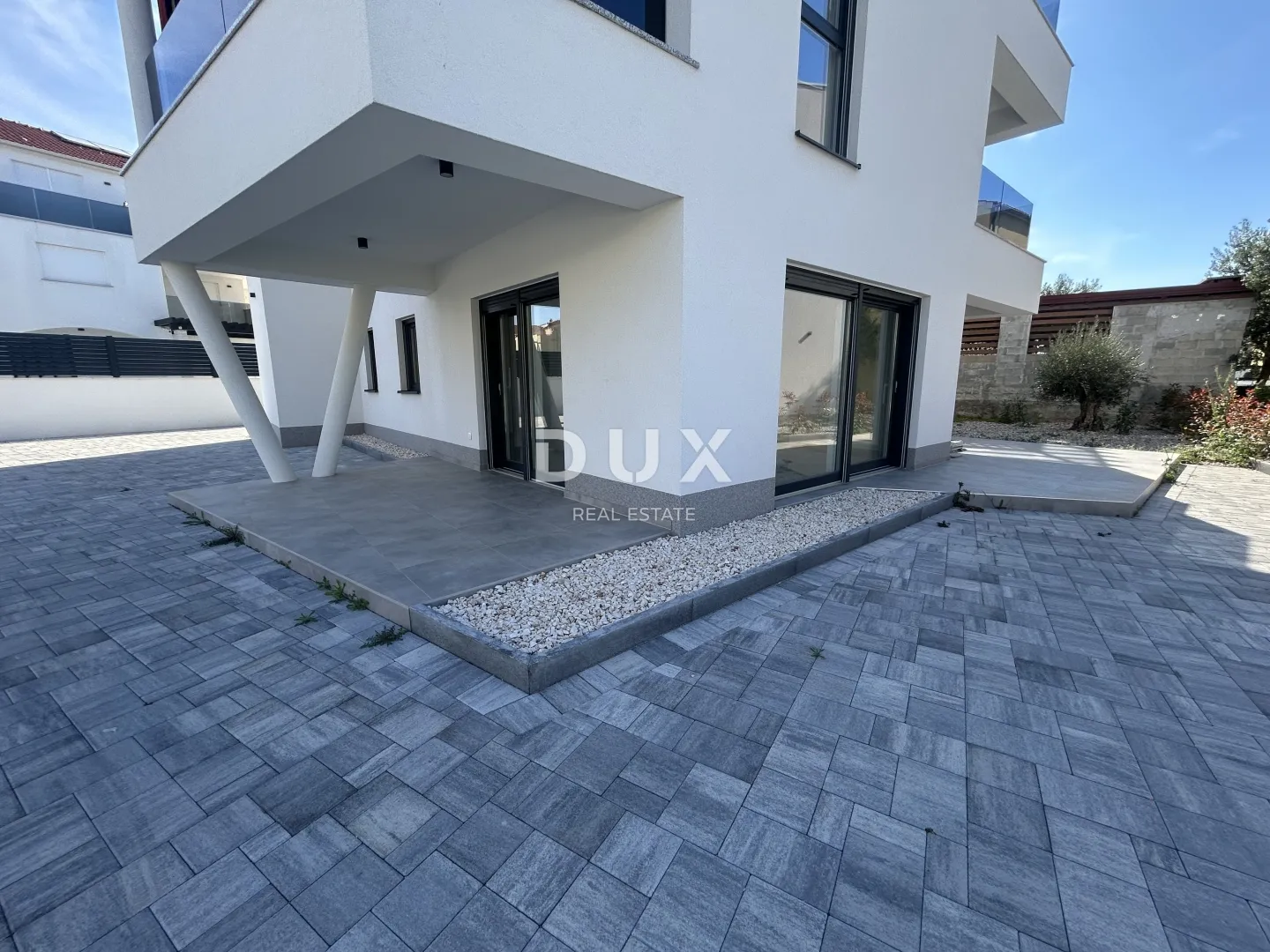 šibenik, vodice – stan u prizemlju sa 121 m² vrta, 2 parkinga, novogradnja - slika 10