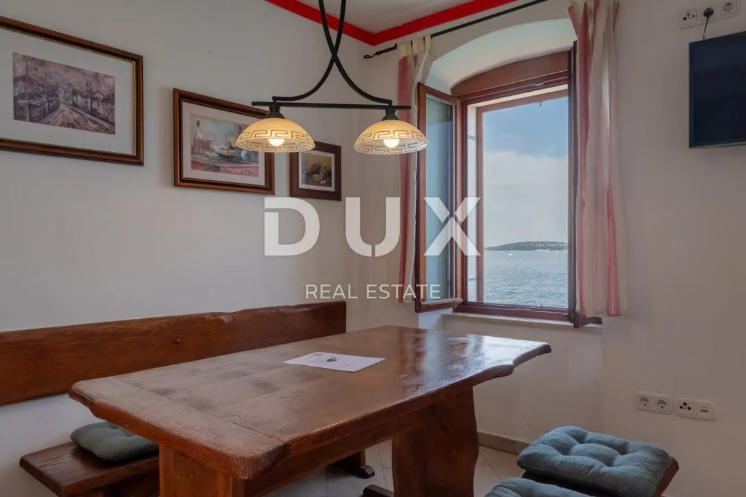 istra, rovinj - 2ss+db stan smješten prvi red do mora s privatnom plažom - slika 5