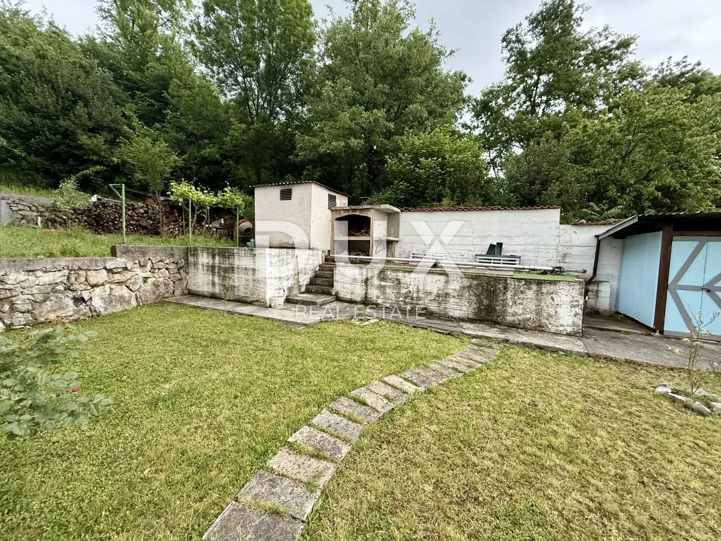 kvarner, veprinac, 3-sobni stan, 74 m2, prostrana okućnica, uređen - slika 9