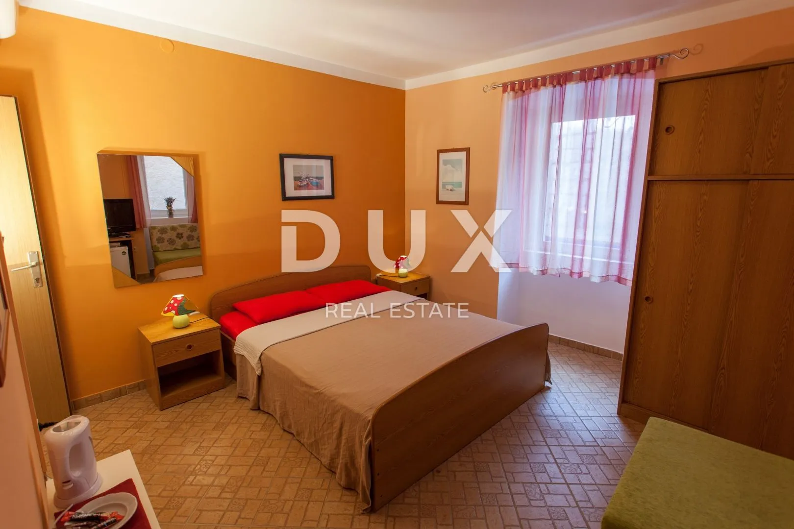 otok cres, grad cres - stara jezgra kuća, restaurant, dvoetažni stan, apartmani - slika 8