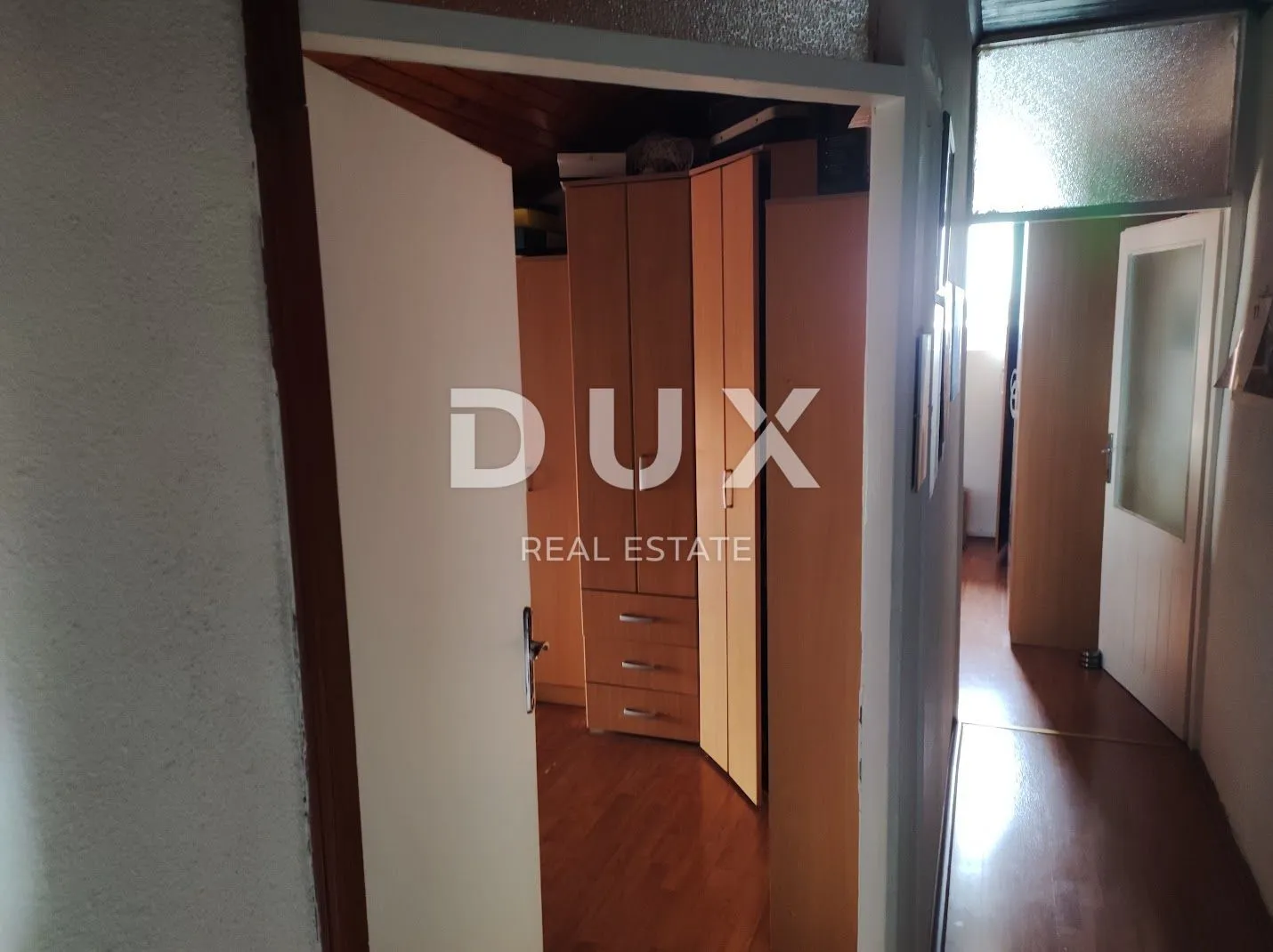 istra, pula - 3s+db stan u strogom centru pule - prvi red do mora! - slika 19