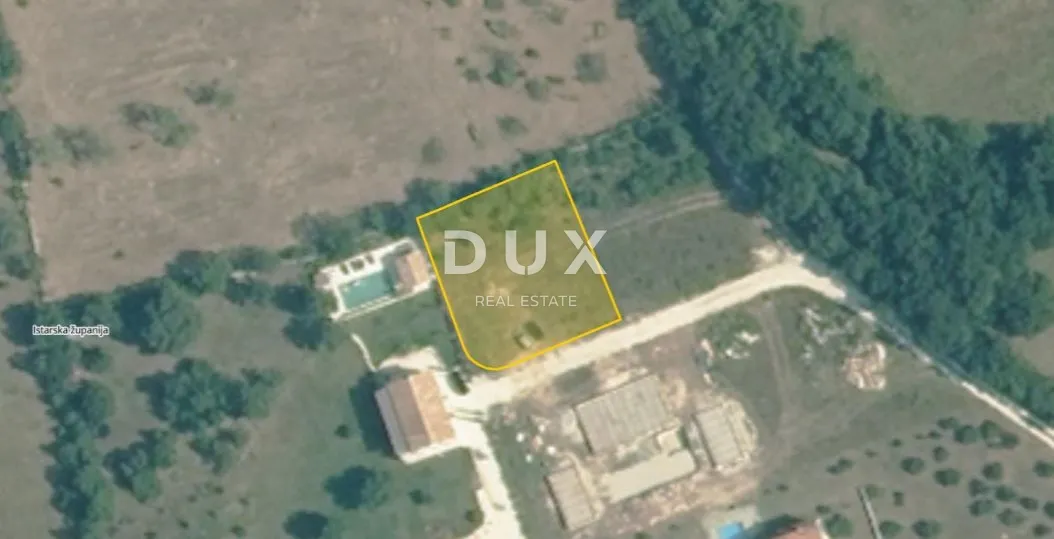 ISTRA, KANFANAR - Građevinsko zemljište u mirnom okruženju – 904 m²