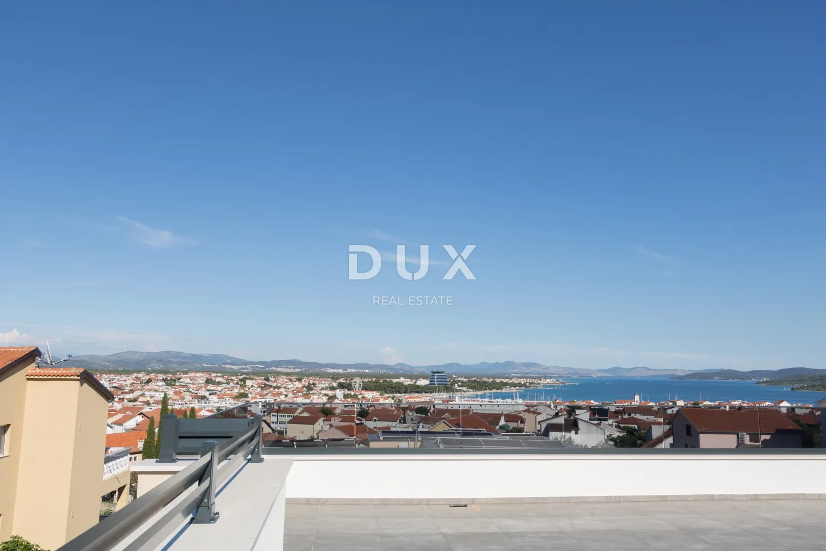 dalmacija, vodice - 2s+db sa panoramskom krovnom terasom - slika 13