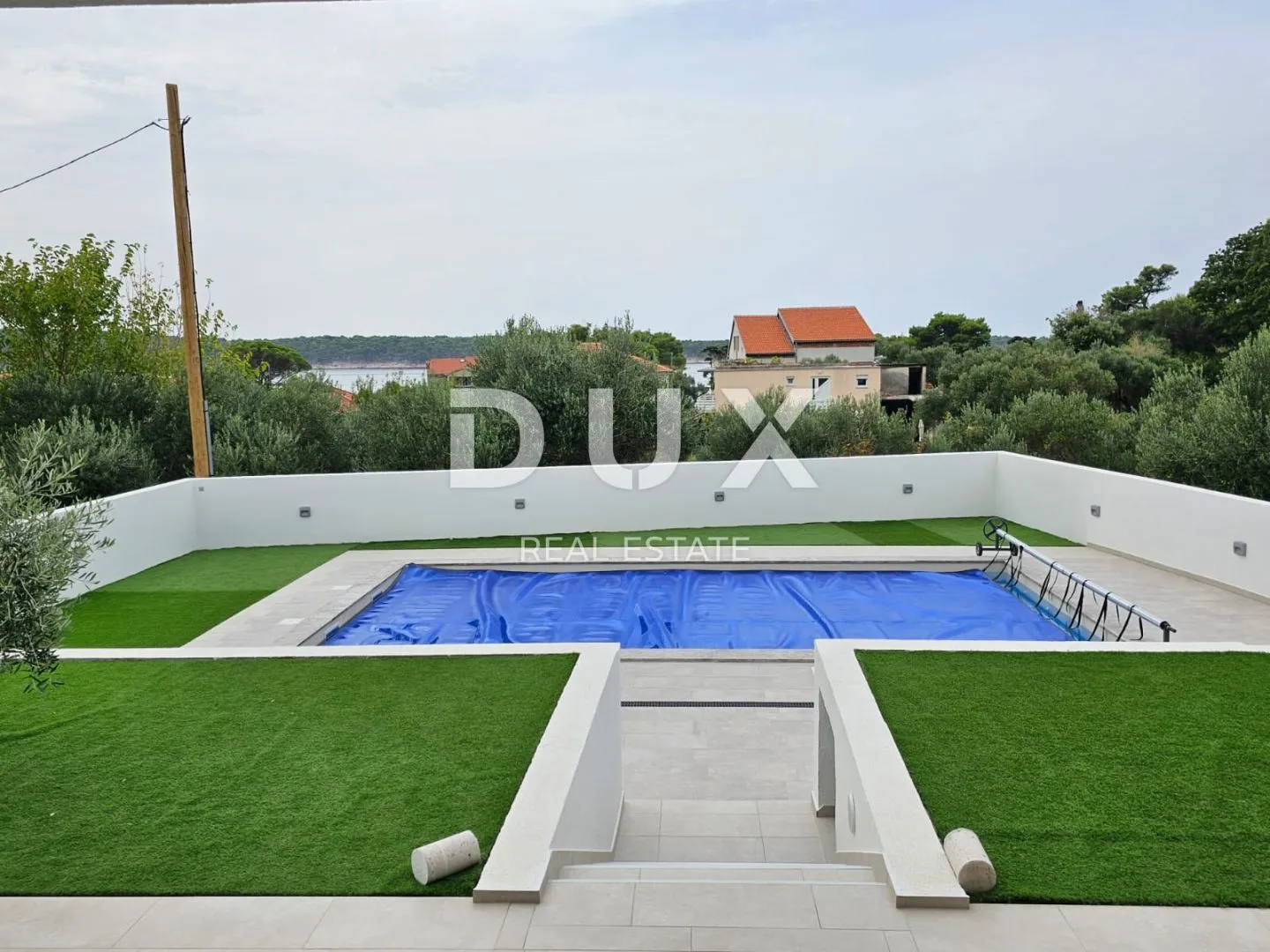 otok rab, banjol - luksuzna vila s bazenom - slika 9