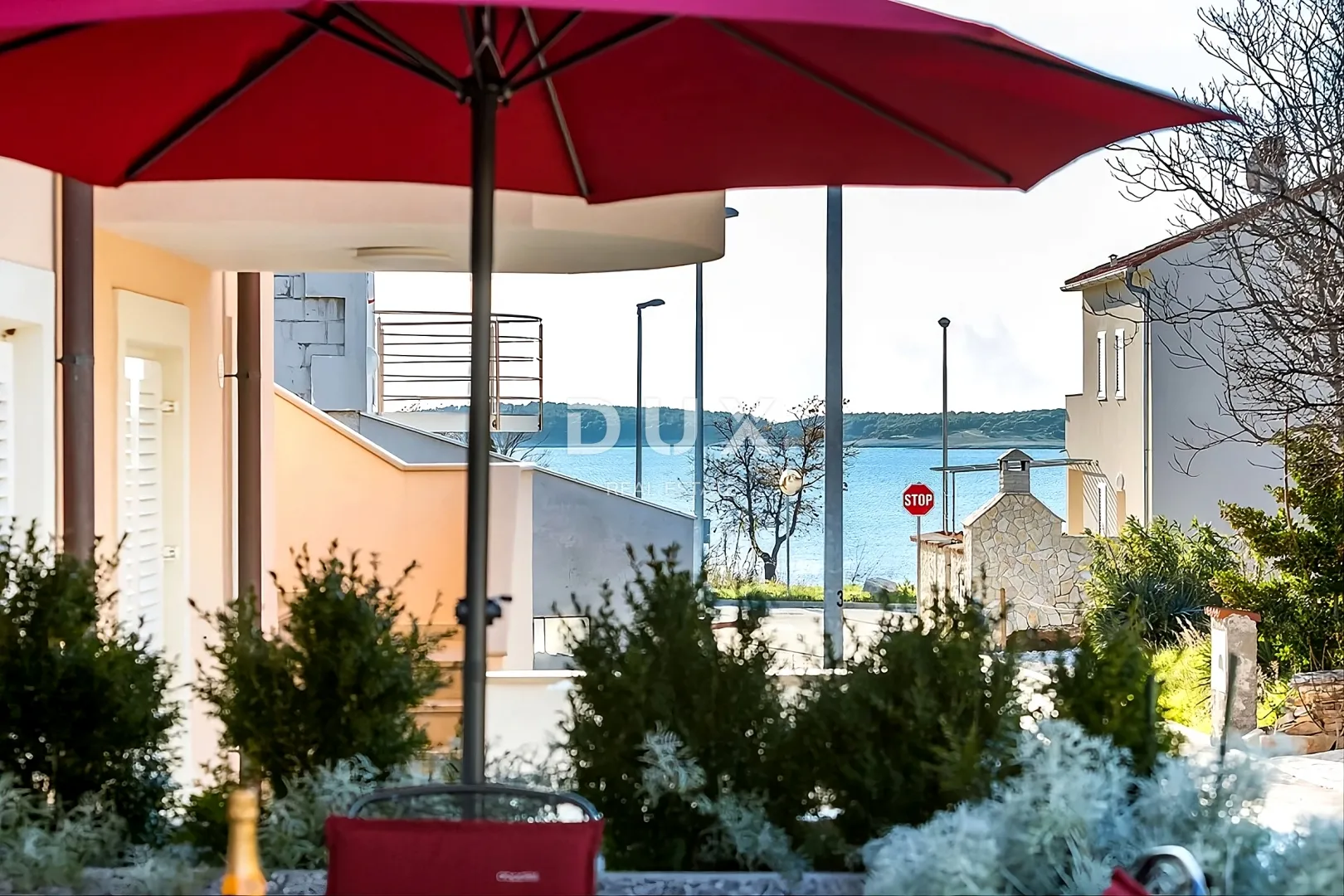 istra, medulin - kuća s dva stana 100 metara od mora - slika 2