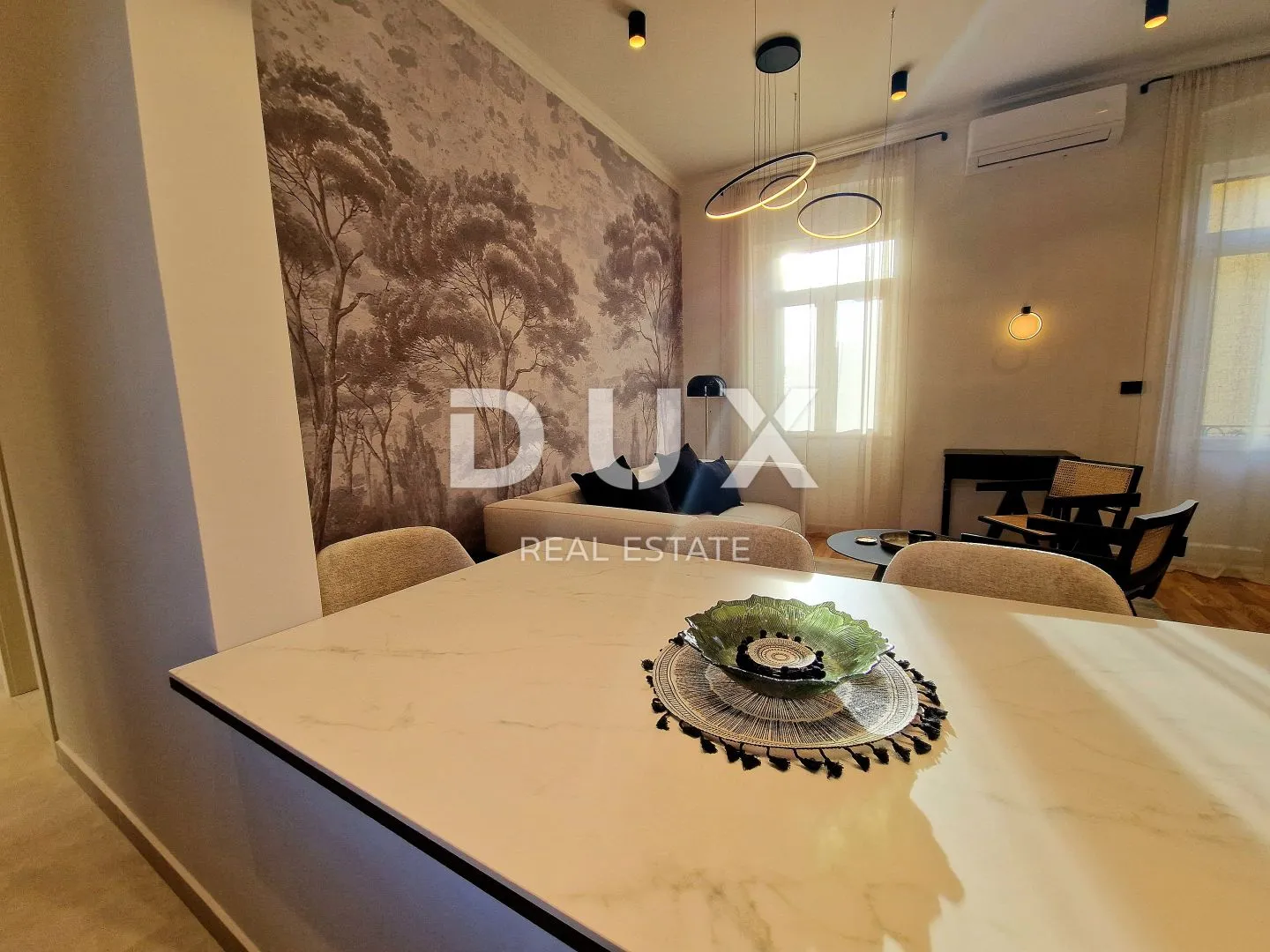 opatija, centar - novouređeni stan s dva balkona - slika 4