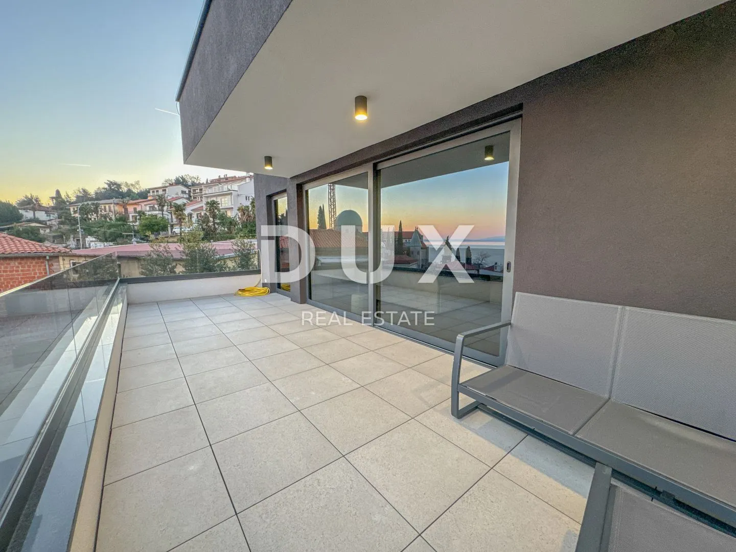 opatija, centar - ekskluzivni penthouse s pogledom, bazenom i garažom - slika 8