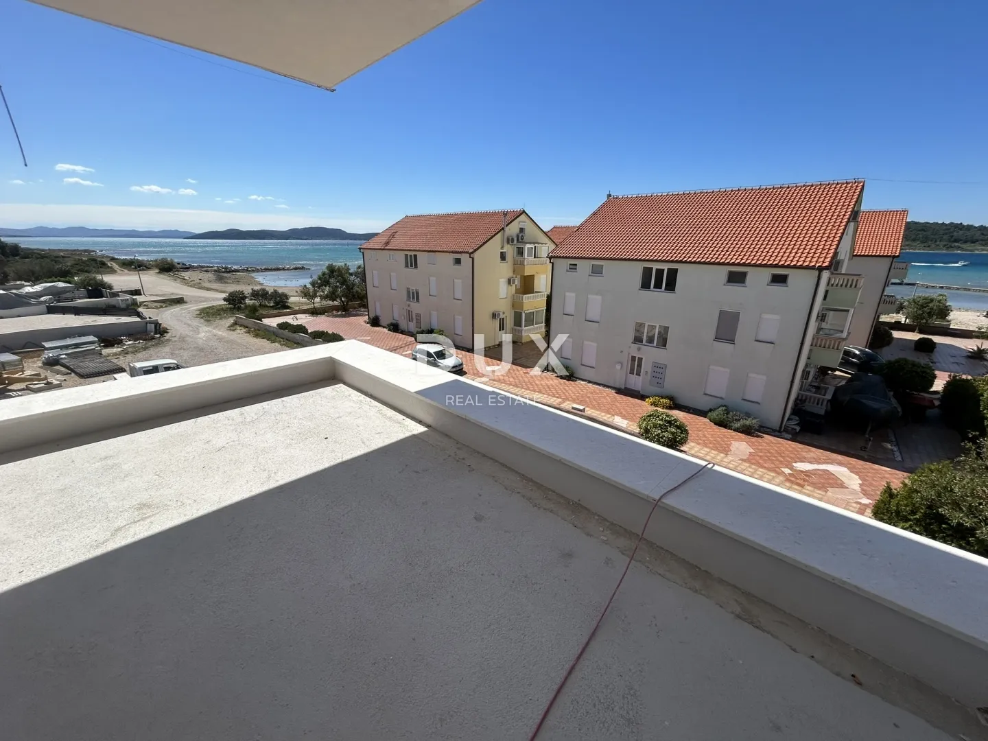 vodice, srima – penthouse s krovnom terasom, pogledom na more i liftom - slika 7