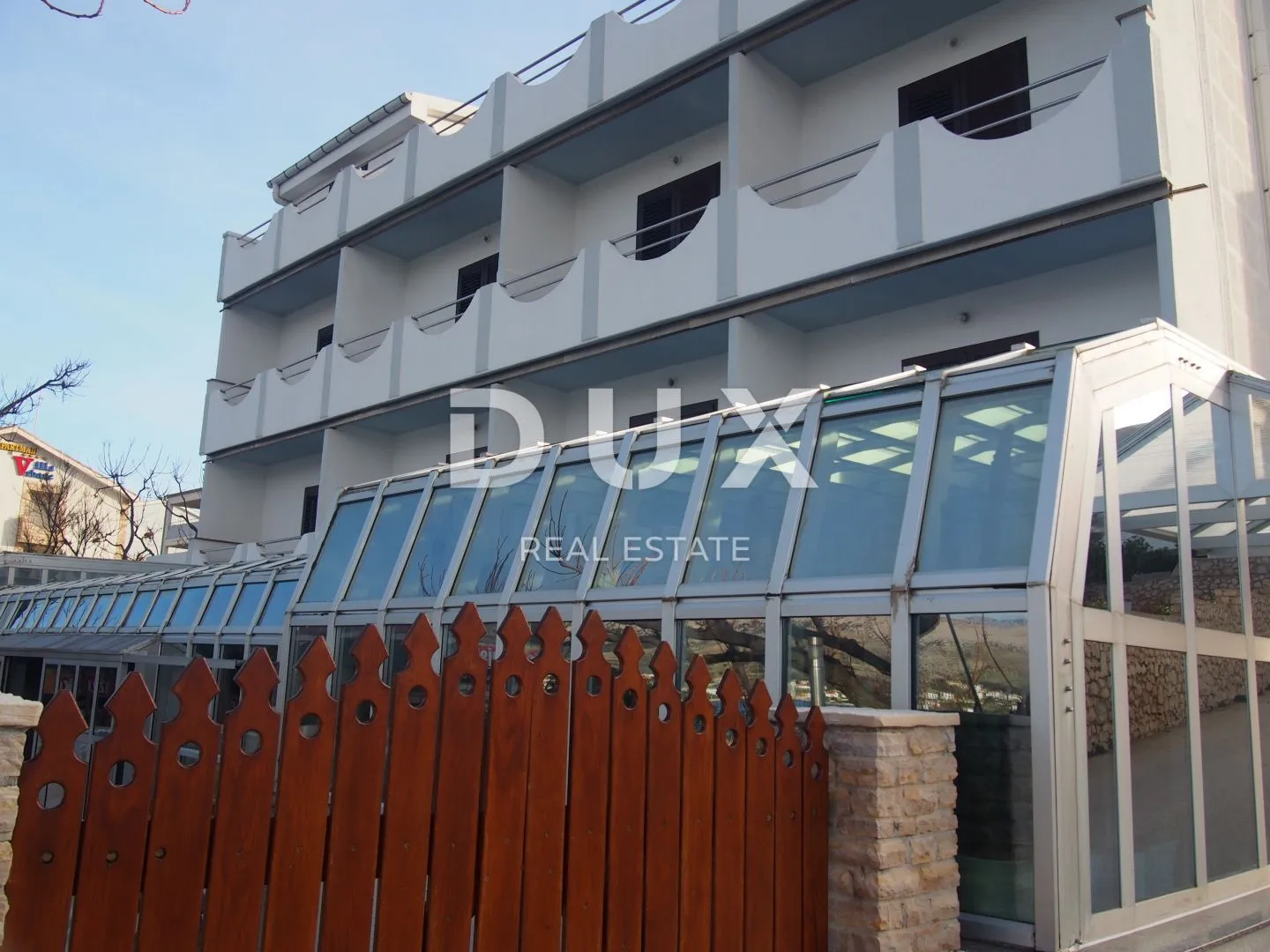 otok pag, pag - prostrani hotel i 1271m2 terena 1. red do mora - slika 6