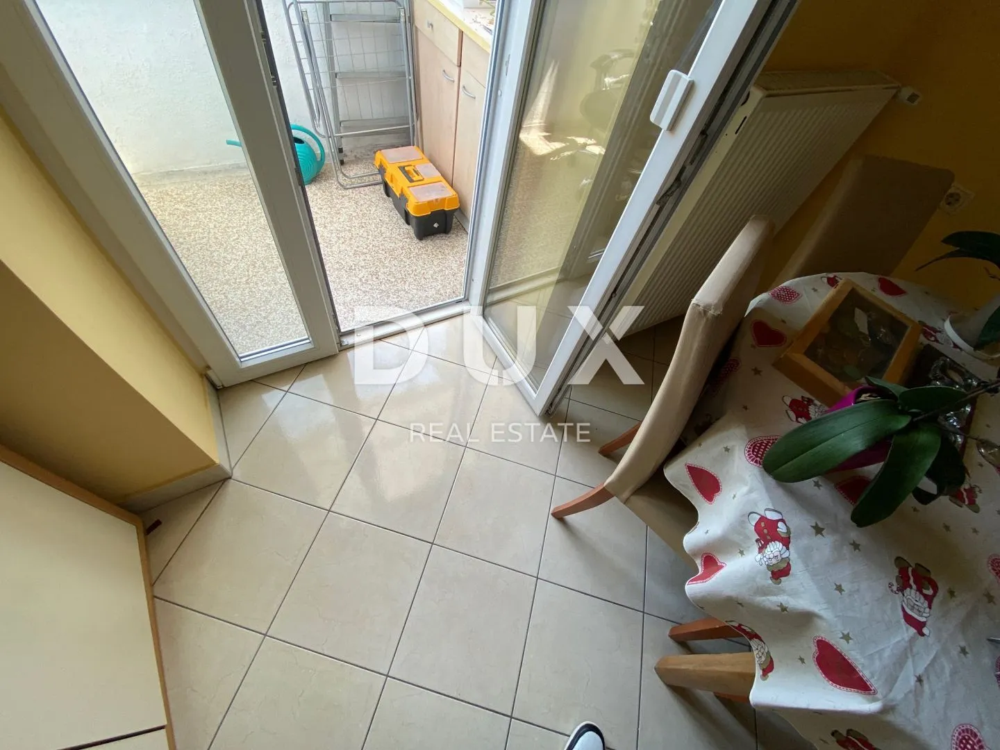 rijeka, škurinje - stan 100 m2 s pogledom na more, 3s + db, 2 balkona! prilika! - slika 16