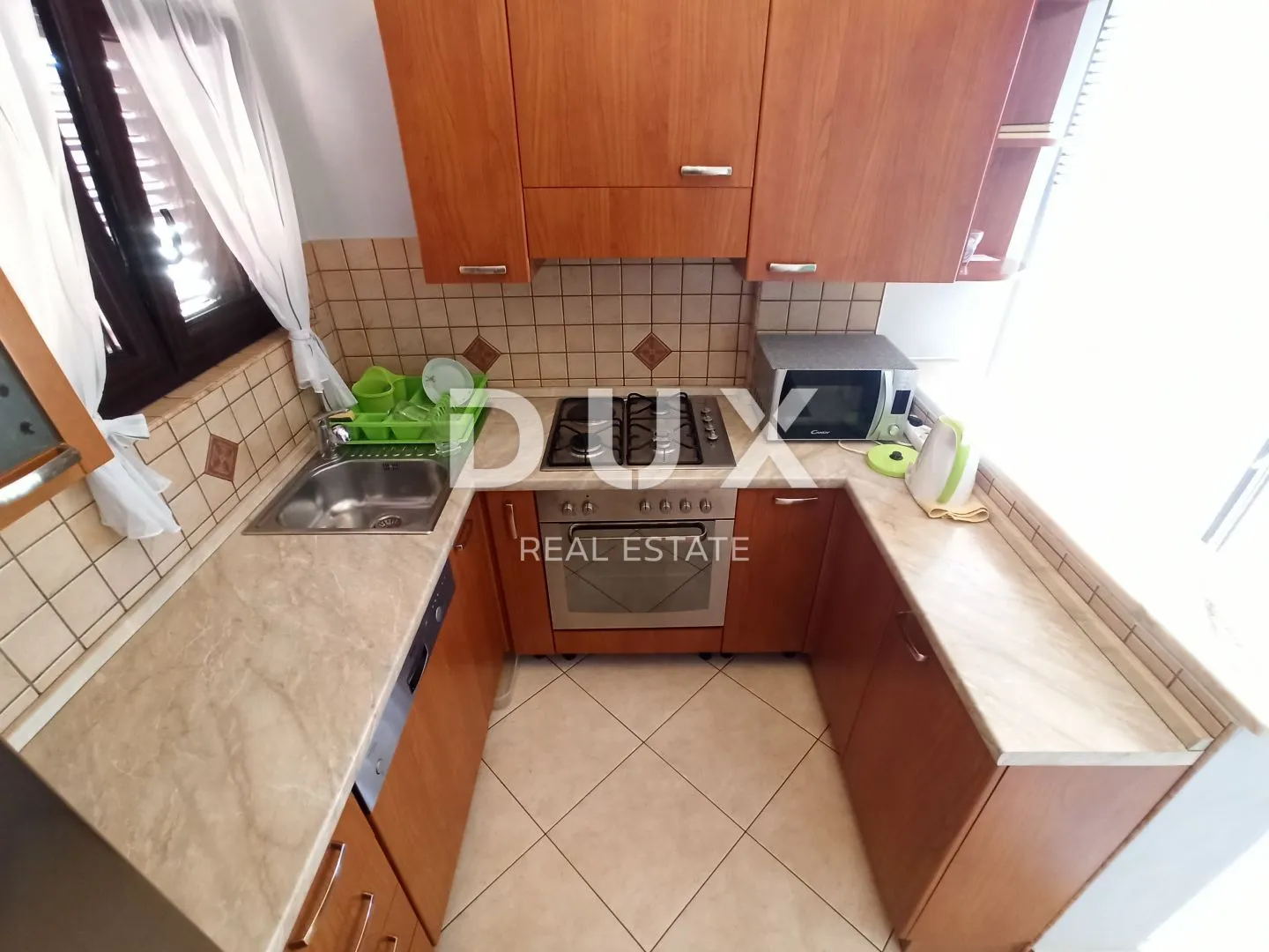 istra, svetvinčenat - obiteljska kuća s dva apartmana - slika 12