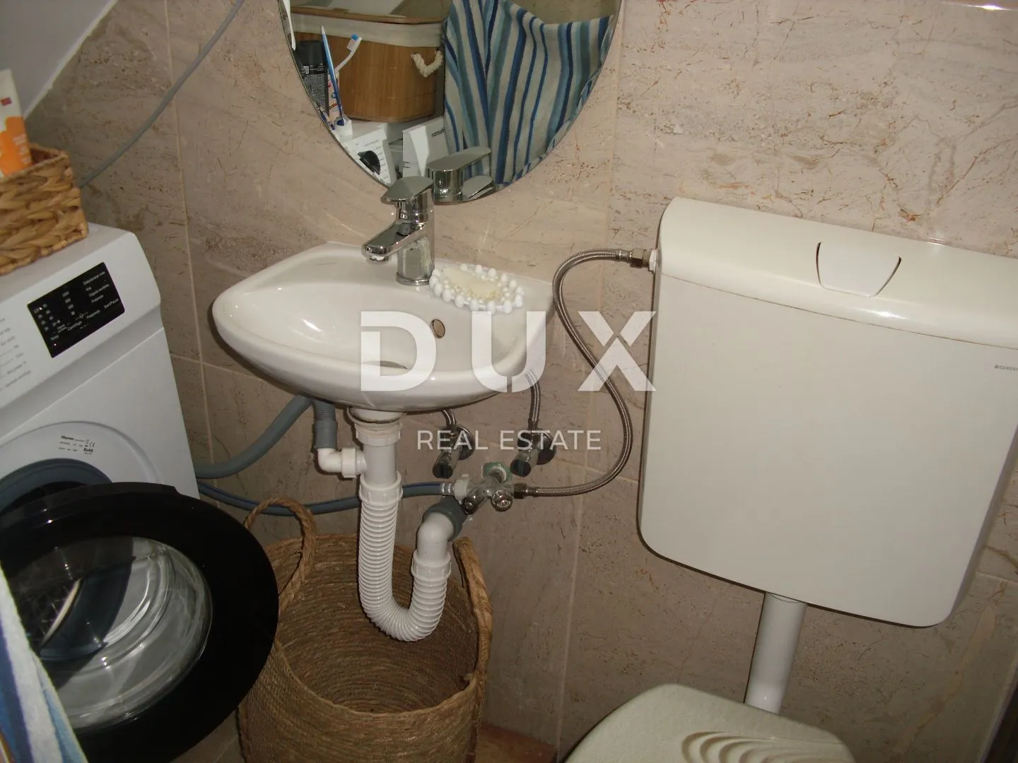 otok krk, punat - renovirani apartman sa terasom u centru - slika 8