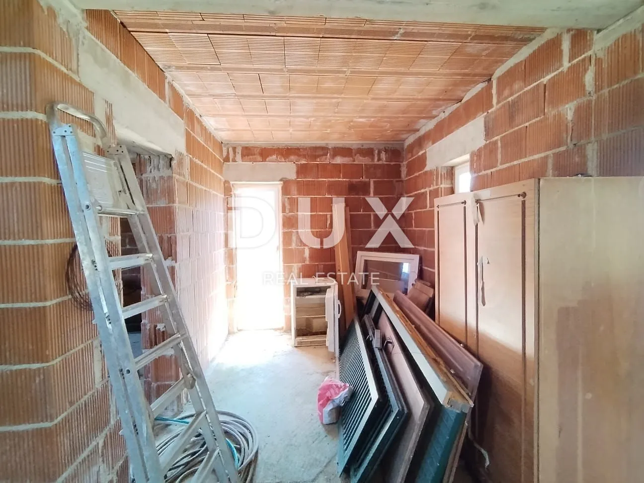istra, labin - kuća u roh bau fazi - slika 36