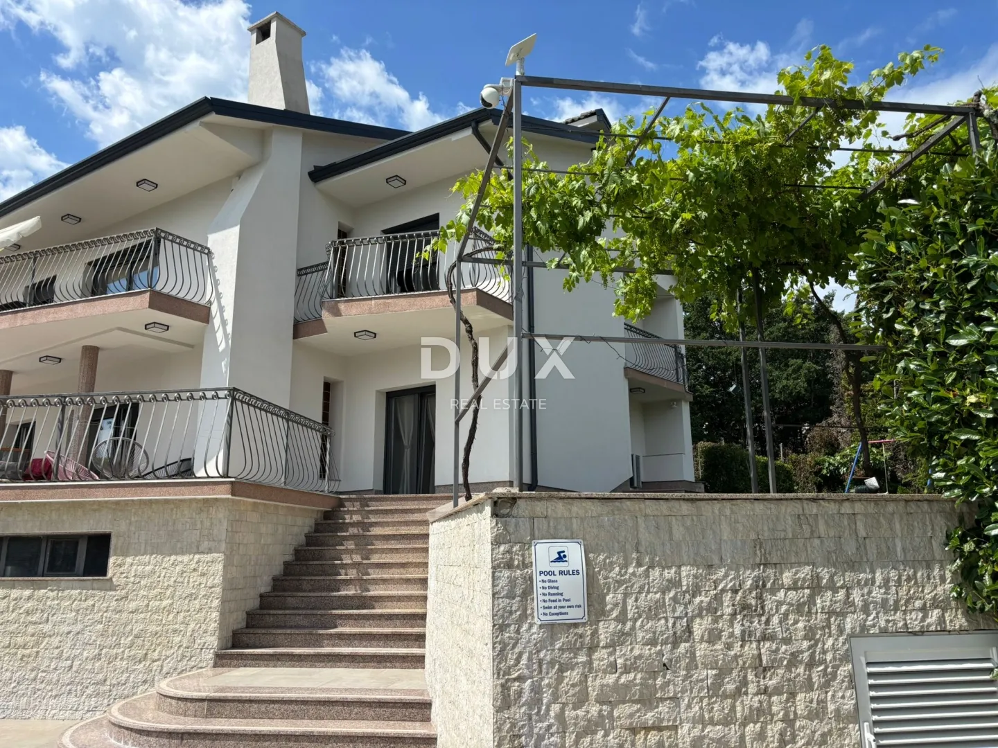 opatija, matulji - obiteljska vila s dva stana , garažom i bazenom! - slika 2