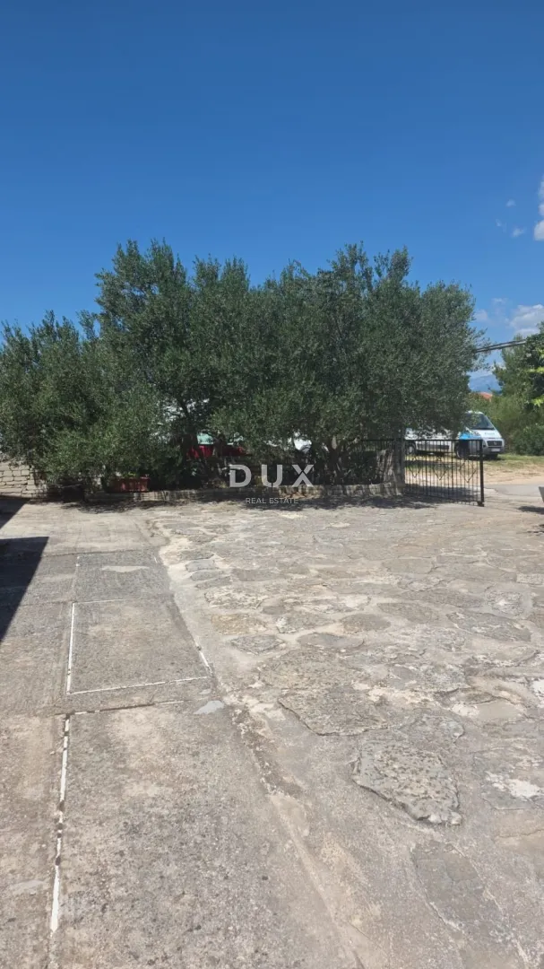 dalmacija, karin donji – prostrana kuća s dva apartmana i konobom - slika 23