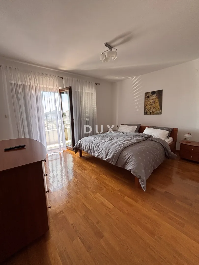 šibenik, crnica – dvoetažni stan sa pogledom i garažom, 250 m² - slika 7