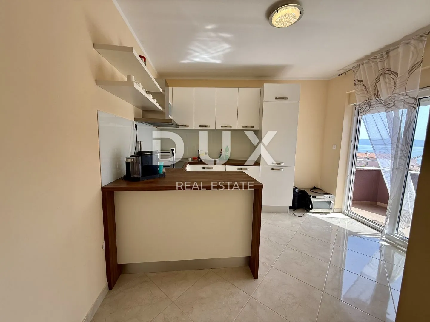 crikvenica - trosobni apartman s garažom! - slika 5