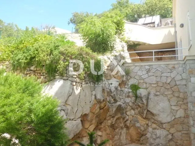 otok krk - ekskluzivna vila sa bazenom - slika 42