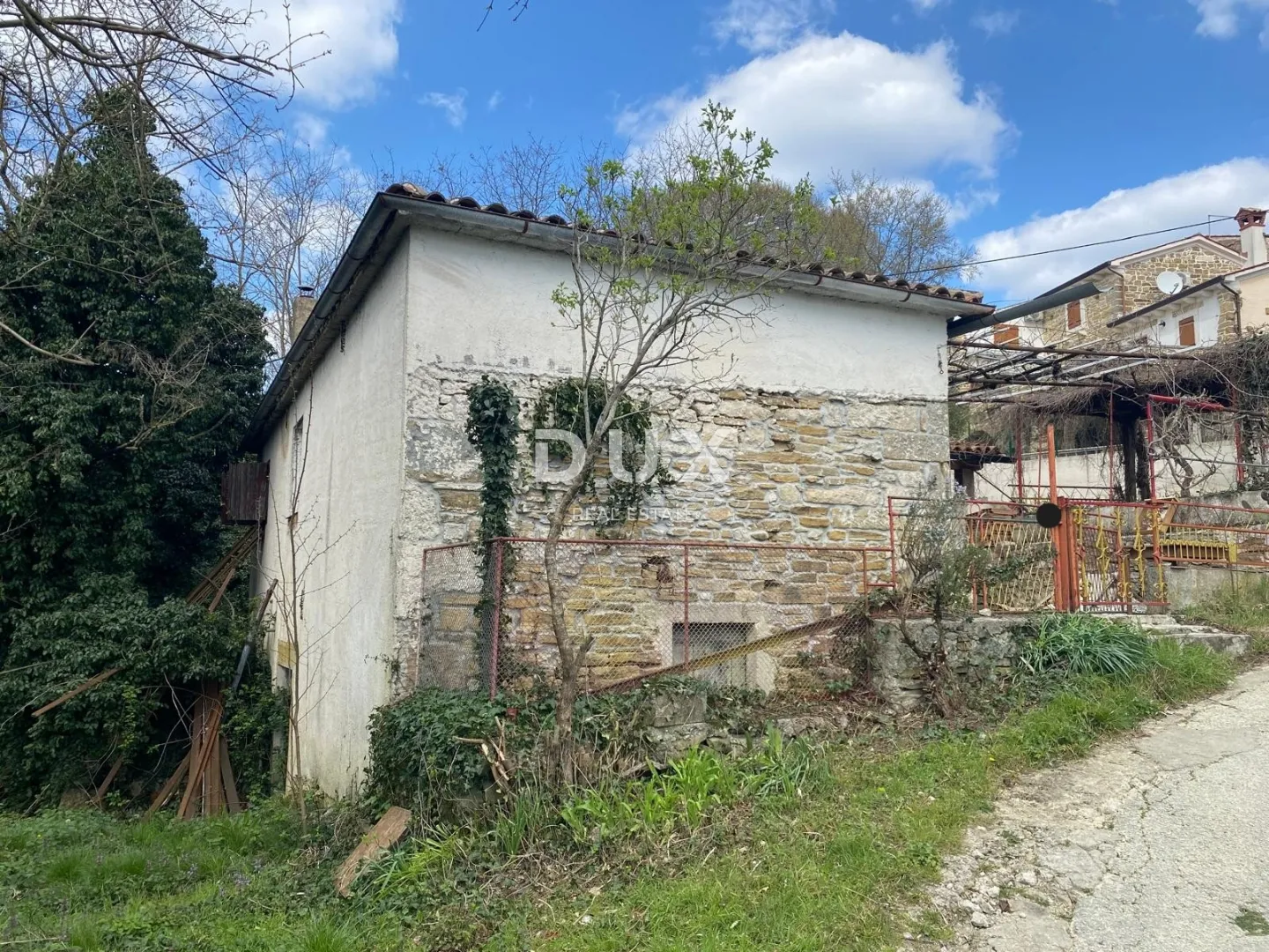 istra, tupljak - samostojeća kuća s dvorištem na odličnoj lokaciji. hitna prodaja! prilika! - slika 7