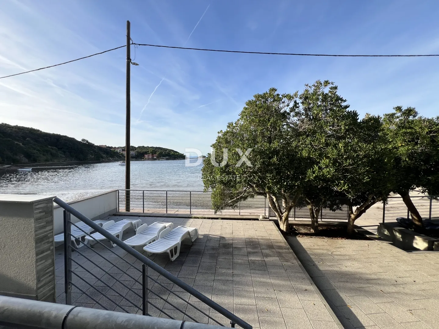 otok rab – unikatna nekretnina prvi red do mora - slika 4