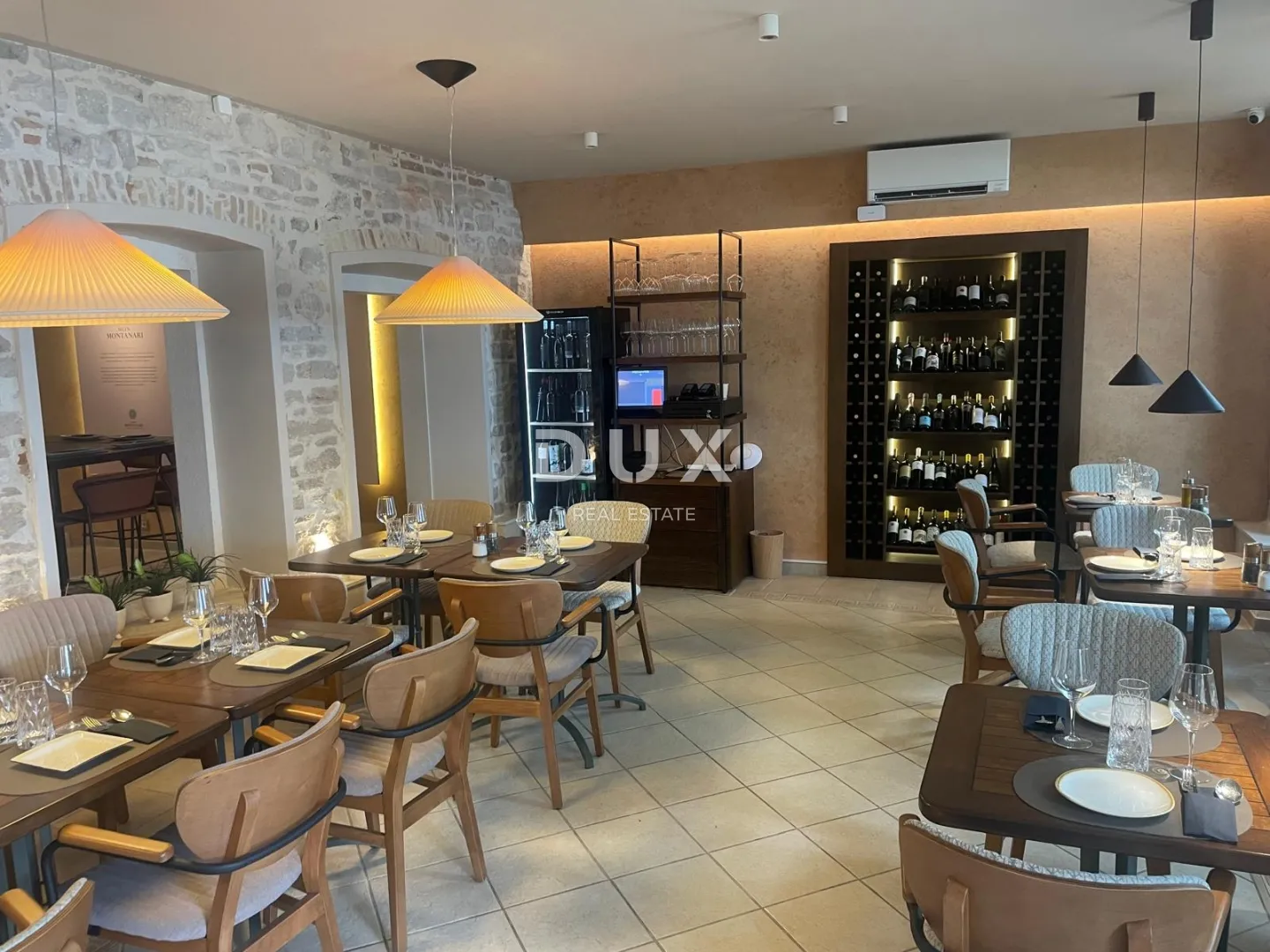 šibenik, centar, vrhunski uhodani restaurant, prvi red do mora. - slika 3
