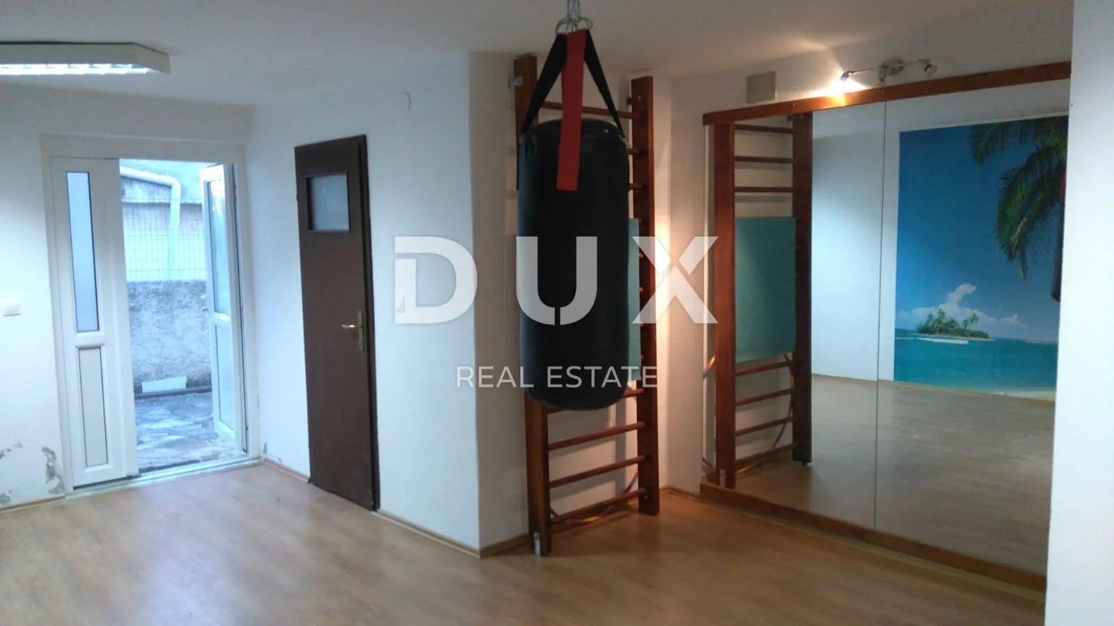 istra, pula - velika obiteljska kuća s 2 apartmana, konobom i garažom - slika 20