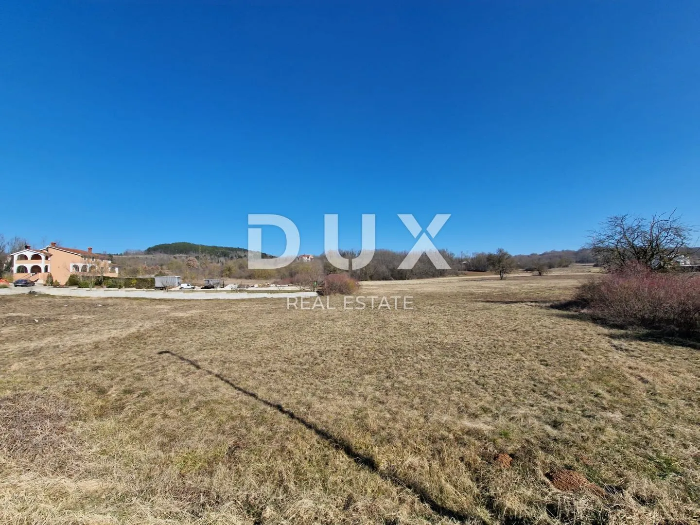 ISTRA, MOTOVUN - Građevinsko zemljište 1820m2 u blizini svih sadržaja