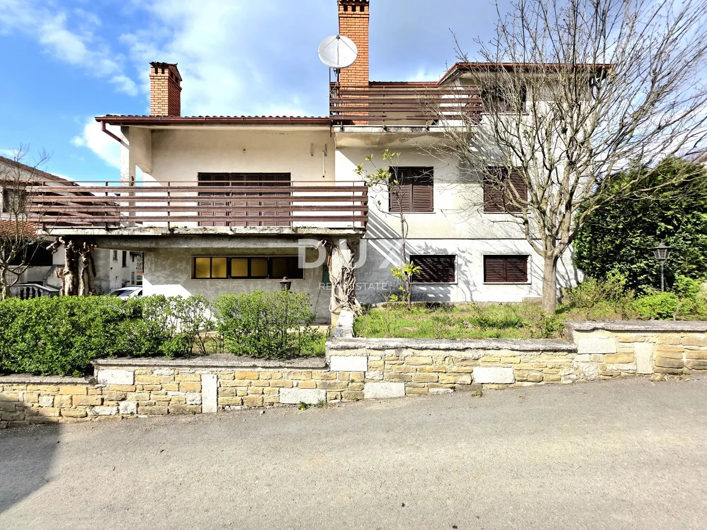 ISTRA, PAZIN - Obiteljska kuća na mirnoj lokaciji spremna za obnovu