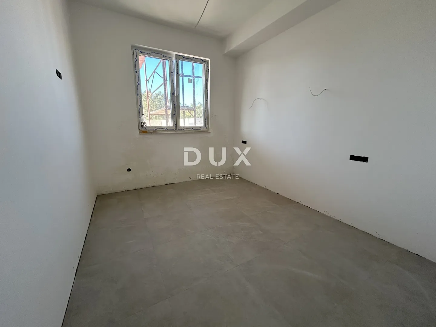 murter, jezera – dvoetažni apartman s bazenom u novogradnji - slika 11