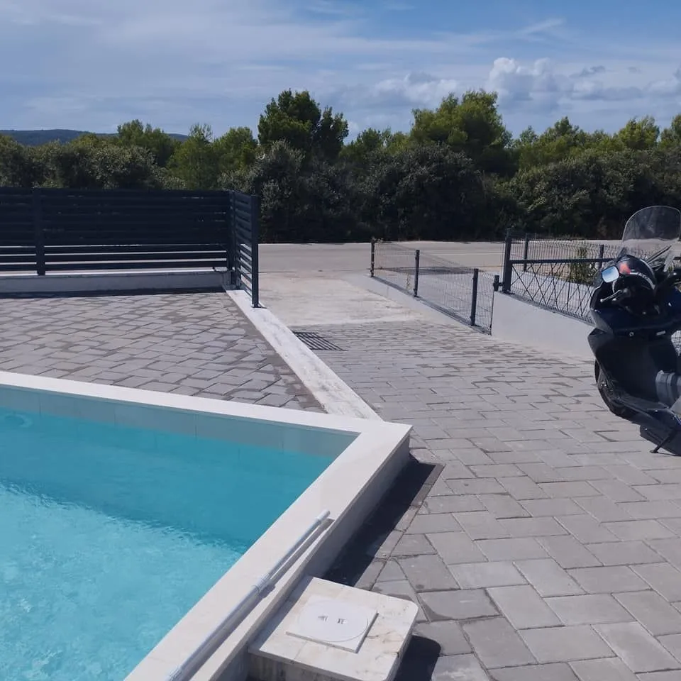 šibenik(okolica) - moderna novogradnja 200 metara od mora - slika 5