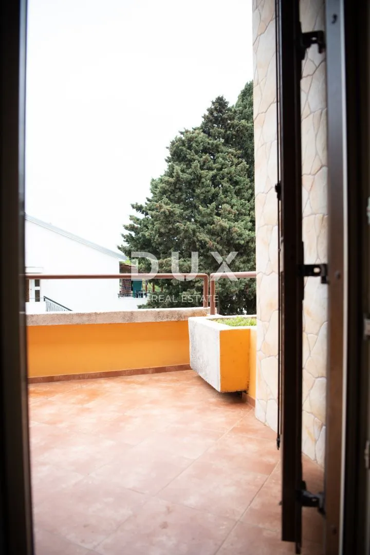 istra, premantura -kuća sa 2 stana! - slika 22