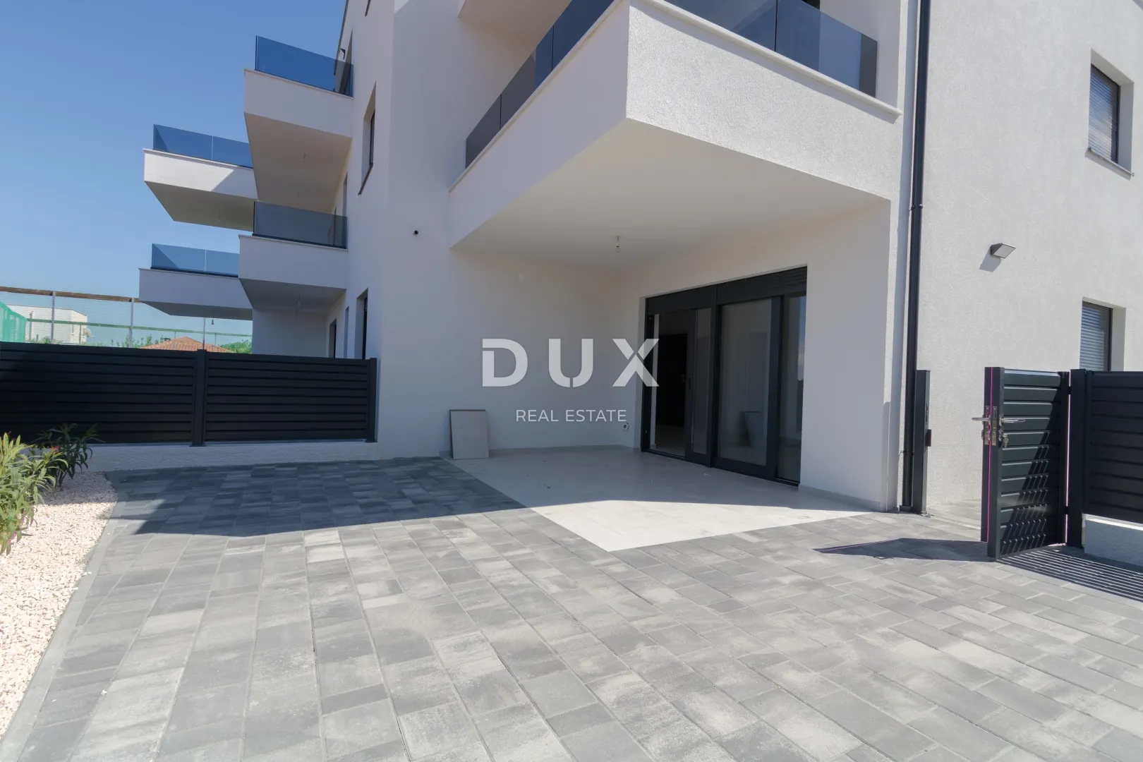 dalmacija, murter - novogradnja u prizemlju u blizini plaže - slika 5