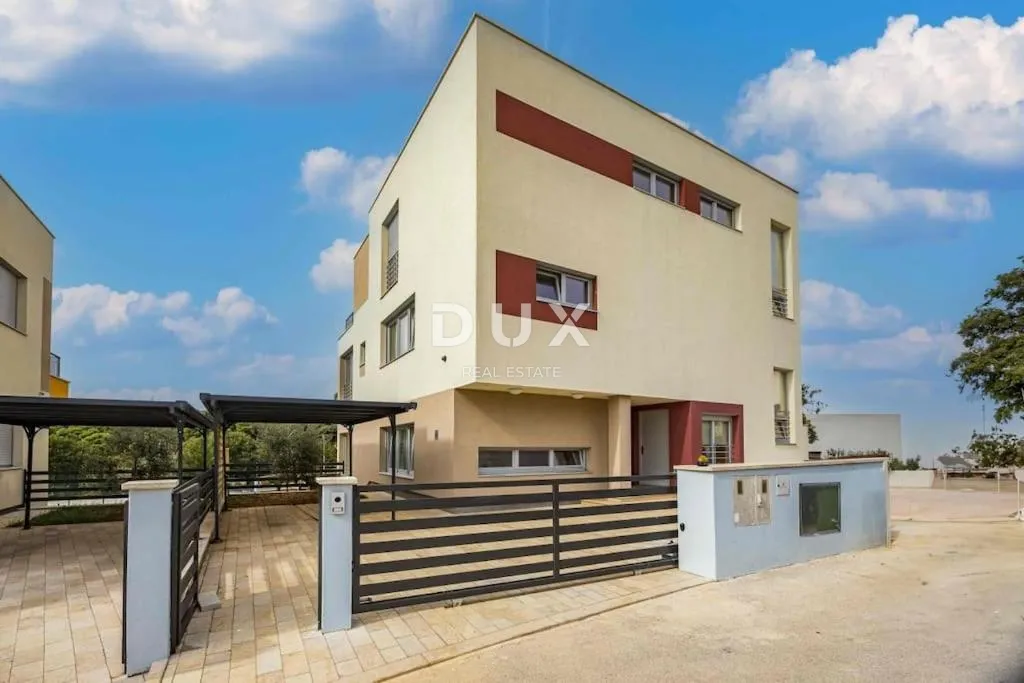 istra, pula - ekskluziva: vila prvi red do mora za dugoročni najam! - slika 3