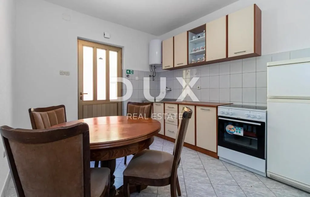 crikvenica - kuća s više apartmana i pogledom na more - slika 15