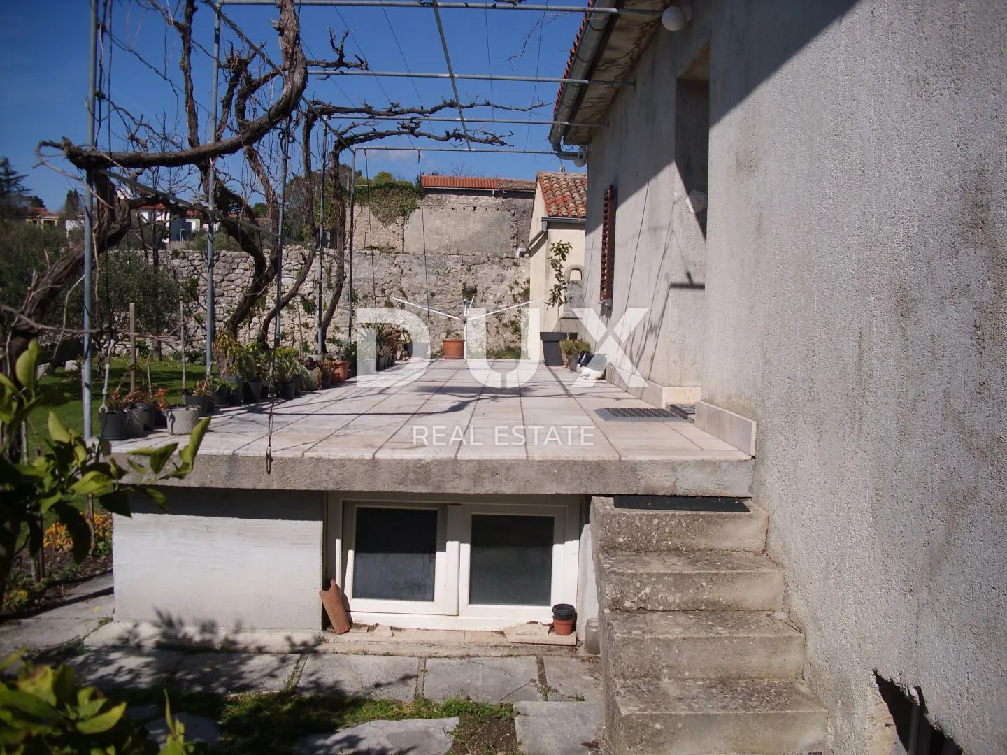 otok krk, grad krk - samostojeća kuća sa vrtom u centru - slika 11