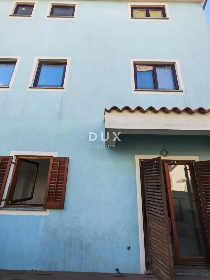 istra, pula - kuća 250m2, 700m od mora - slika 4