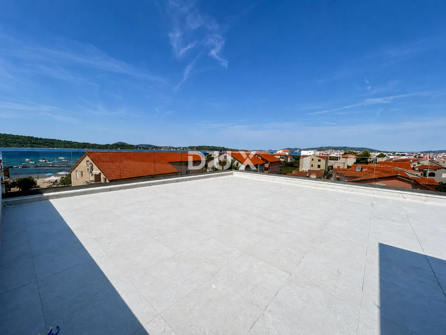 vodice, srima – penthouse s liftom, krovna terasa 109 m², 70m od plaže - slika 27