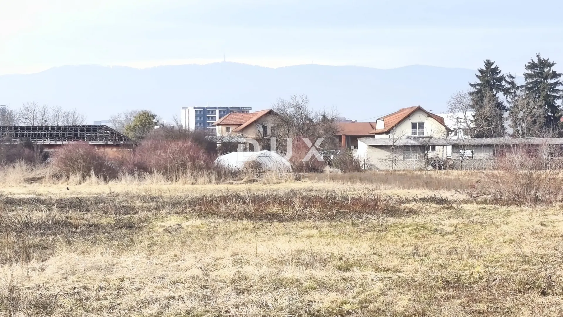 ZAGREB, BOROVJE Poljoprivredno zemljište uz samu cestu!