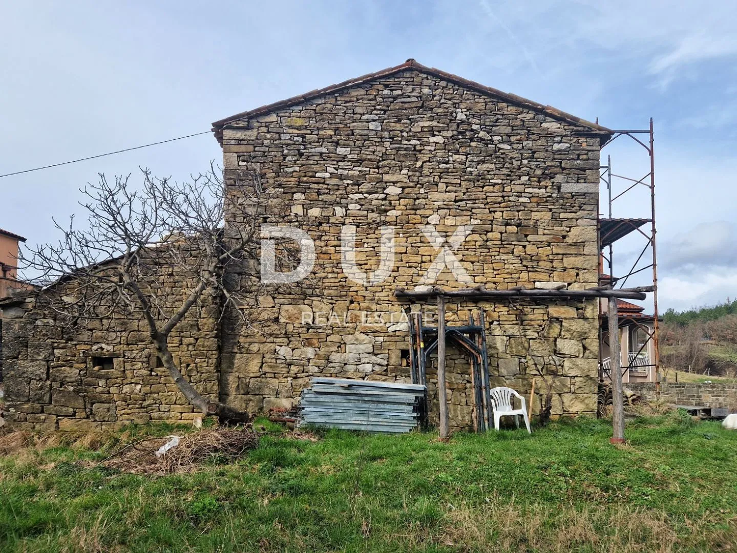istra, cerovlje - samostojeća kamena zgrada - slika 16