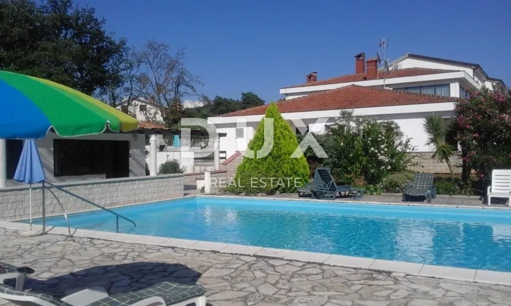 istra,poreč - hotel sa bazenom i prostranom okućnicom! - slika 27