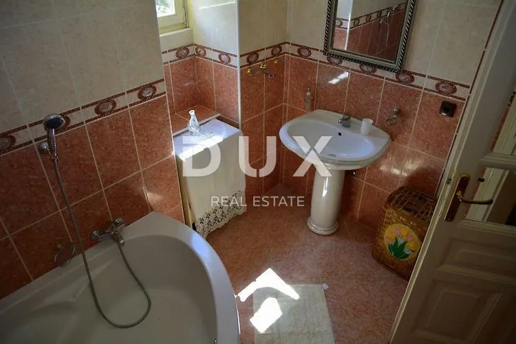 istra, pula - apartmanska kuća u strogome centru s bazenom i okućnicom - slika 2