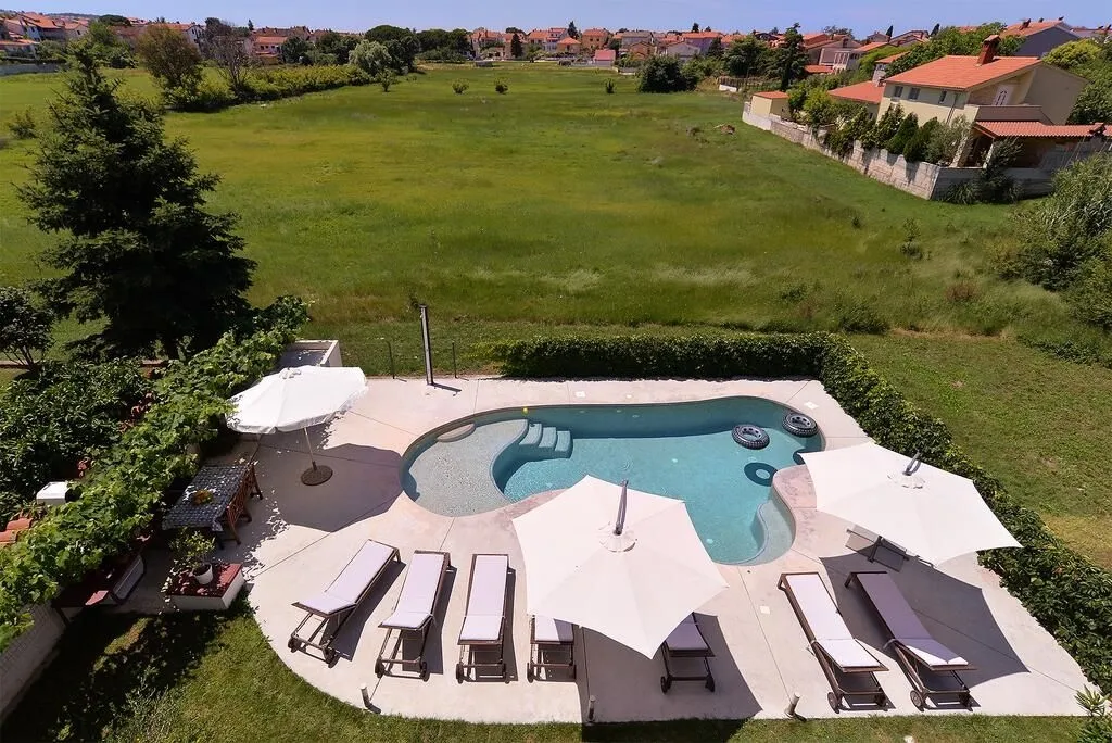 istra, valbandon - kuća sa 7 apartmana! - slika 2