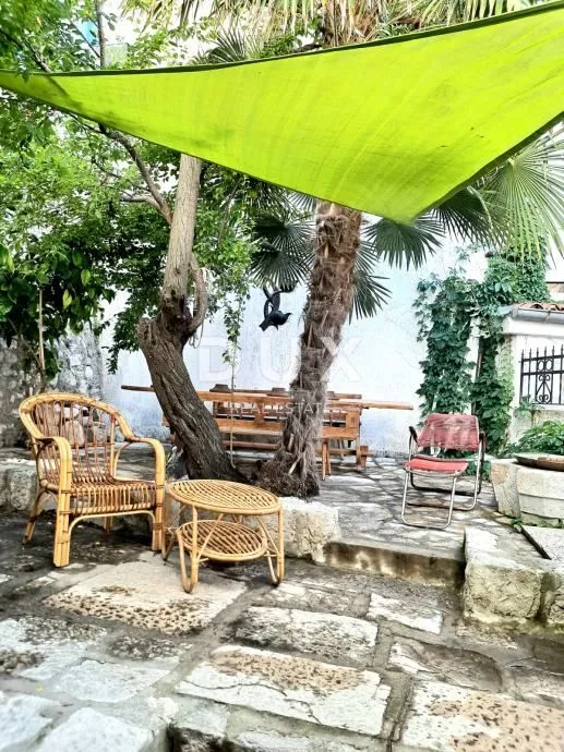OTOK KRK, GRAD KRK - Renovirana kuća u starom gradu