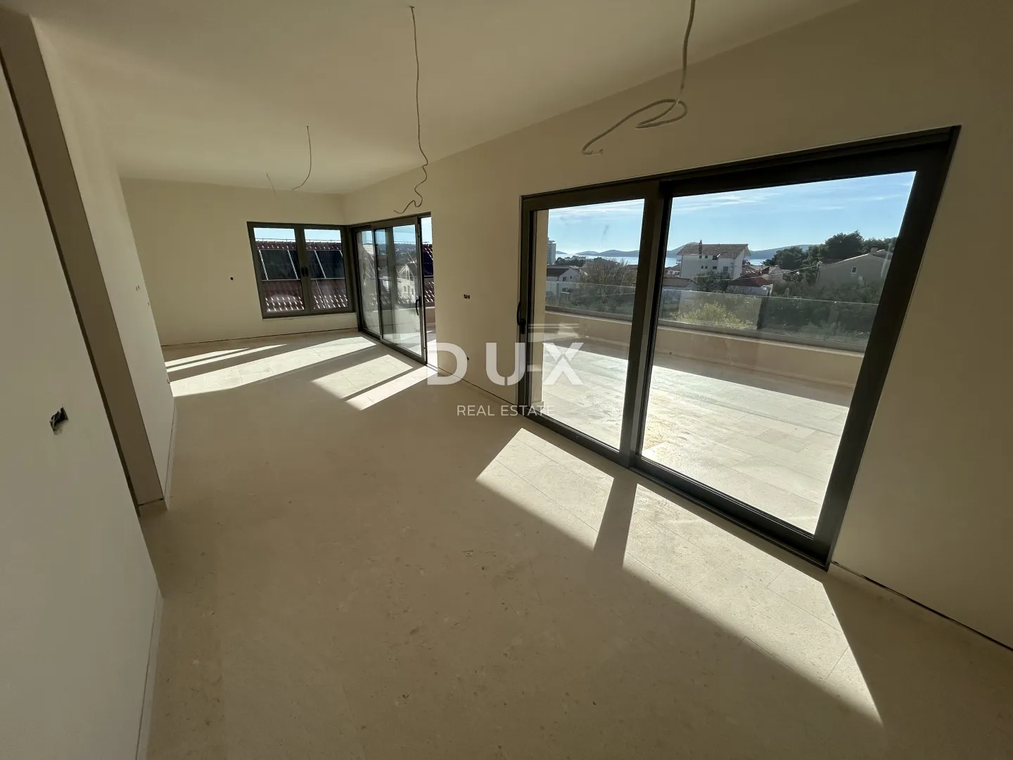 ŠIBENIK, VODICE – Luksuzni penthouse s liftom i pogledom na more!